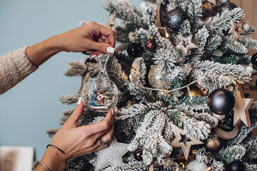 The Perfect Timing: When to Put Up and Take Down Christmas Decorations